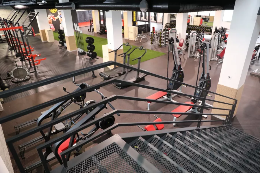 Спортивный комплекс Gold`s Gym в Ереване: Фитнес, Тренажеры, Тренировка, Персональный тренер, Бассейн, Йога, Стретчинг , Групповые тренировки, Пилатес, Аэробика,