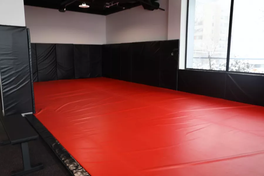 Спортивный комплекс Gold`s Gym в Ереване: Фитнес, Тренажеры, Тренировка, Персональный тренер, Бассейн, Йога, Стретчинг , Групповые тренировки, Пилатес, Аэробика,