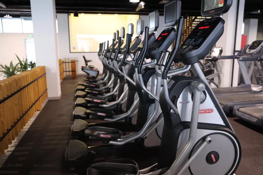 Спортивный комплекс Gold`s Gym в Ереване: Фитнес, Тренажеры, Тренировка, Персональный тренер, Бассейн, Йога, Стретчинг , Групповые тренировки, Пилатес, Аэробика,