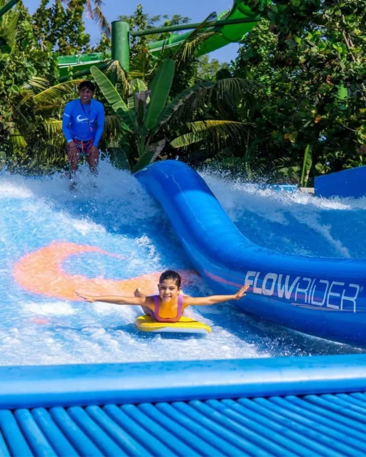 Аквапарк Waterbom Bali в Бали: Аквапарк, Горки, Бар, Сёрфинг, Aqua park , Slides, Bar, Surfing ,