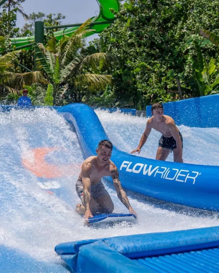 Аквапарк Waterbom Bali в Бали: Аквапарк, Горки, Бар, Сёрфинг, Aqua park , Slides, Bar, Surfing ,