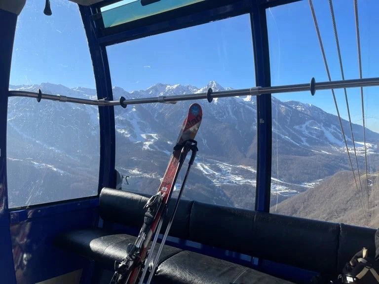 Прокат горнолыжного снаряжения Getski.me на Олимпийской в Красной Поляне: Аренда, Лыжи, Снег, Сноуборд, Зима,