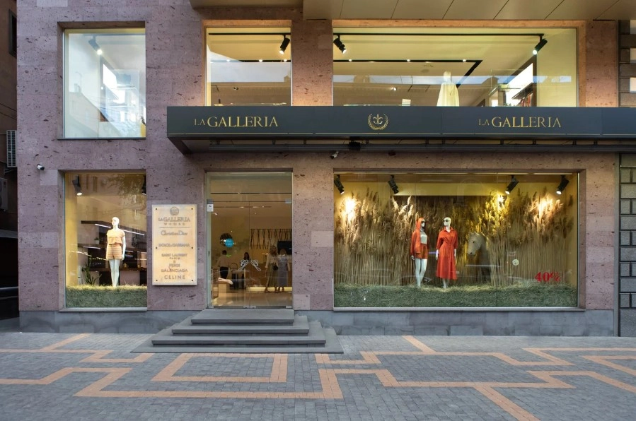 Магазин одежды La Galleria в Ереване: Шоу -рум, Одежда для Женщин , Одежда для Мужчин , Стиль , Имидж студия , Бутик, Дизайн, Аксессуары, Модная одежда,