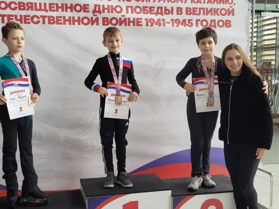 ГБУ ДО РО СШОР № 6 в Ростове-на-Дону: Школа, Лед, Зимний спорт, Коньки, Тренер, Гимнастика, Зимний костюм, Растяжка,