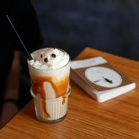 Ресторан Square One в Ереване: Европейская кухня, Десерты, Коктейли, Бургеры, Кофе, Веранда, Детская комната, На каждый день, Быстро перекусить,