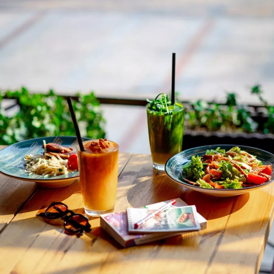 Ресторан Square One в Ереване: Европейская кухня, Десерты, Коктейли, Бургеры, Кофе, Веранда, Детская комната, На каждый день, Быстро перекусить,