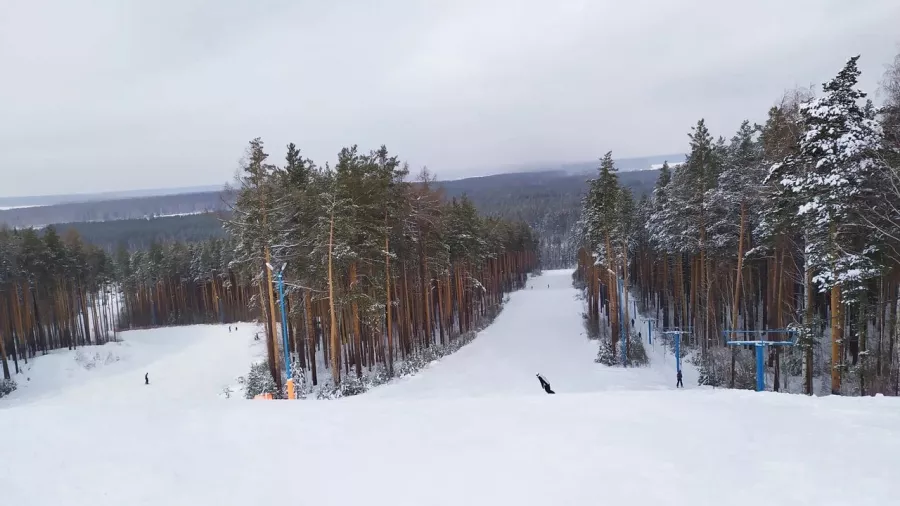 Горнолыжный курорт Гора Лиственная в Екатеринбурге: Школа, Тренировка, Снег, Зима, Лыжи,