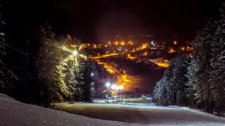 Горнолыжный курорт Гора Пильная в Екатеринбурге: Школа, Тренировка, Снег, Зима, Лыжи,