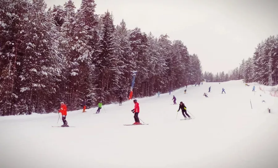Горнолыжный курорт Гора Пильная в Екатеринбурге: Школа, Тренировка, Снег, Зима, Лыжи,