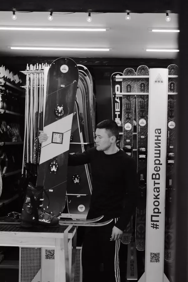 Горнолыжный прокат Вершина на Эстонской, 41 в Красной Поляне: Аренда, Лыжи, Сноуборд, Снег, Зима,