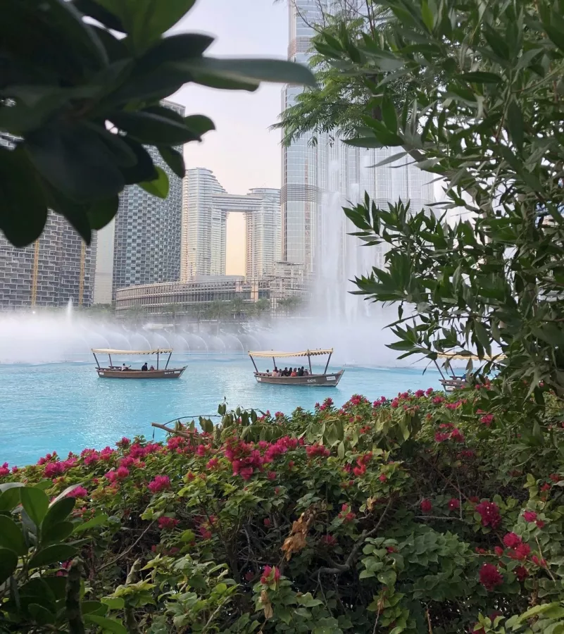 Шоу-Фонтанов в Дубае в Дубаи: Fountain, Lake Ride, Зрелища, Фонтаны ⛲️ , Шоу Фонтанов, Фонтан , Самый Большой Фонтан , Экскурсия, Развлечение,