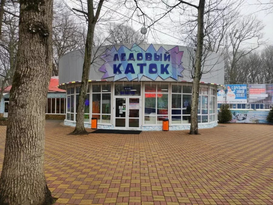 Ледовый каток в Ставрополе: Каток, Лед, Коньки, Тренировка, Зима, Зимний спорт, Зимнийкостюм,