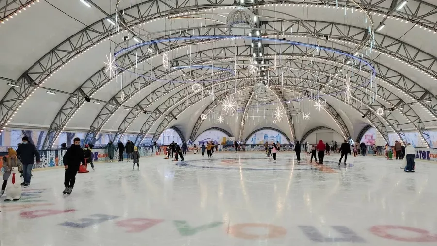 Каток Сердце города в Ставрополе: Каток, Лед, Коньки, Тренировка, Зима, Зимний спорт, Зимнийкостюм,