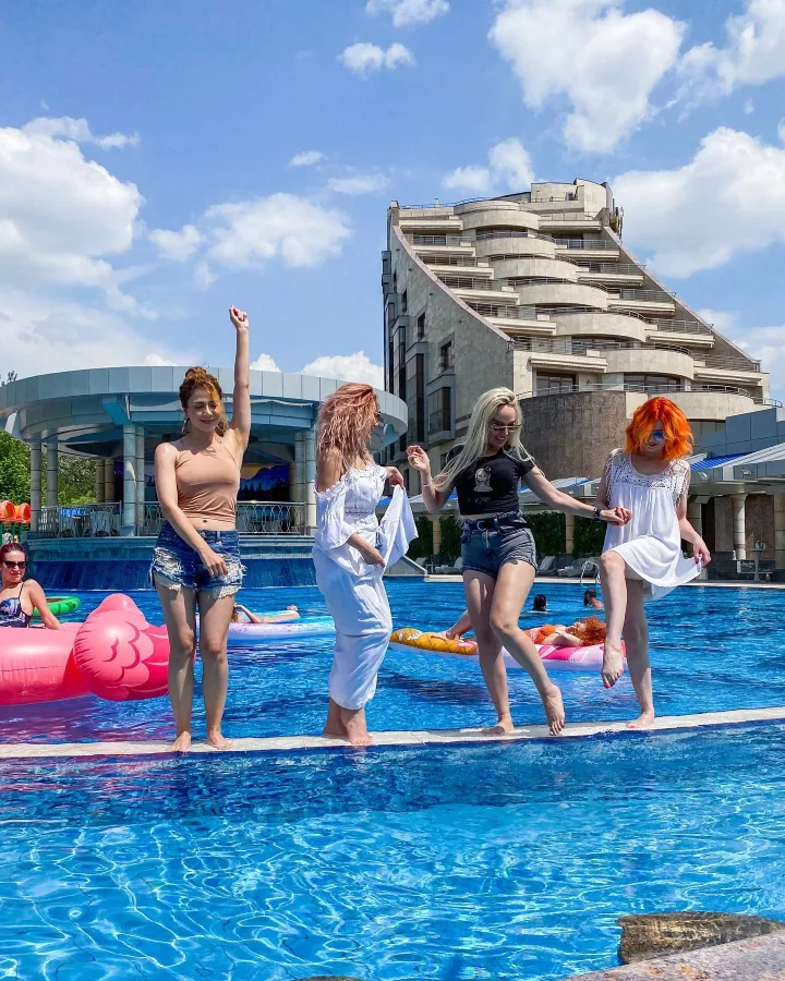Бассейн Multi Grand Pharaon Hotel в Ереване: Вода, Бассейн, Бар, Семейный отдых , Ресторан,