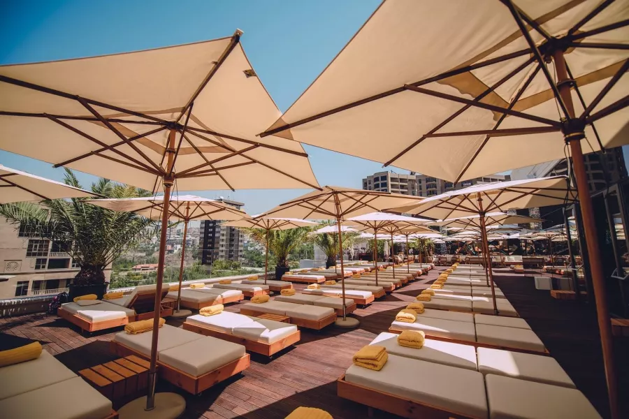 Бассейн The Pool в Ереване: Бассейн, Чилим, Бар, DJ, Зрелища, Люкс, Коктейли,