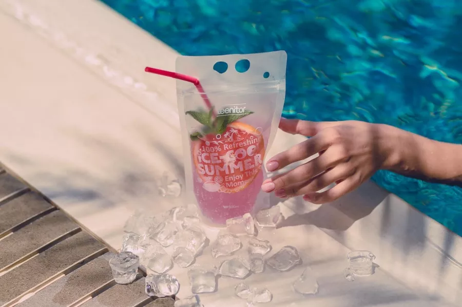 Бассейн The Pool в Ереване: Бассейн, Чилим, Бар, DJ, Зрелища, Люкс, Коктейли,