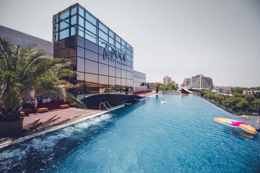 Бассейн The Pool в Ереване: Бассейн, Чилим, Бар, DJ, Зрелища, Люкс, Коктейли,