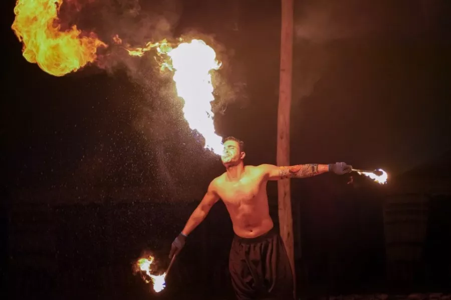 Экскурсия в лагерь Аль-Хайма с ужином-барбекю и трансфером в Дубаи: Fire Show, Show, Trip , Travelling , Пора отдыхать, Огненное шоу , Путешествие , Лагерь, Экскурсия,