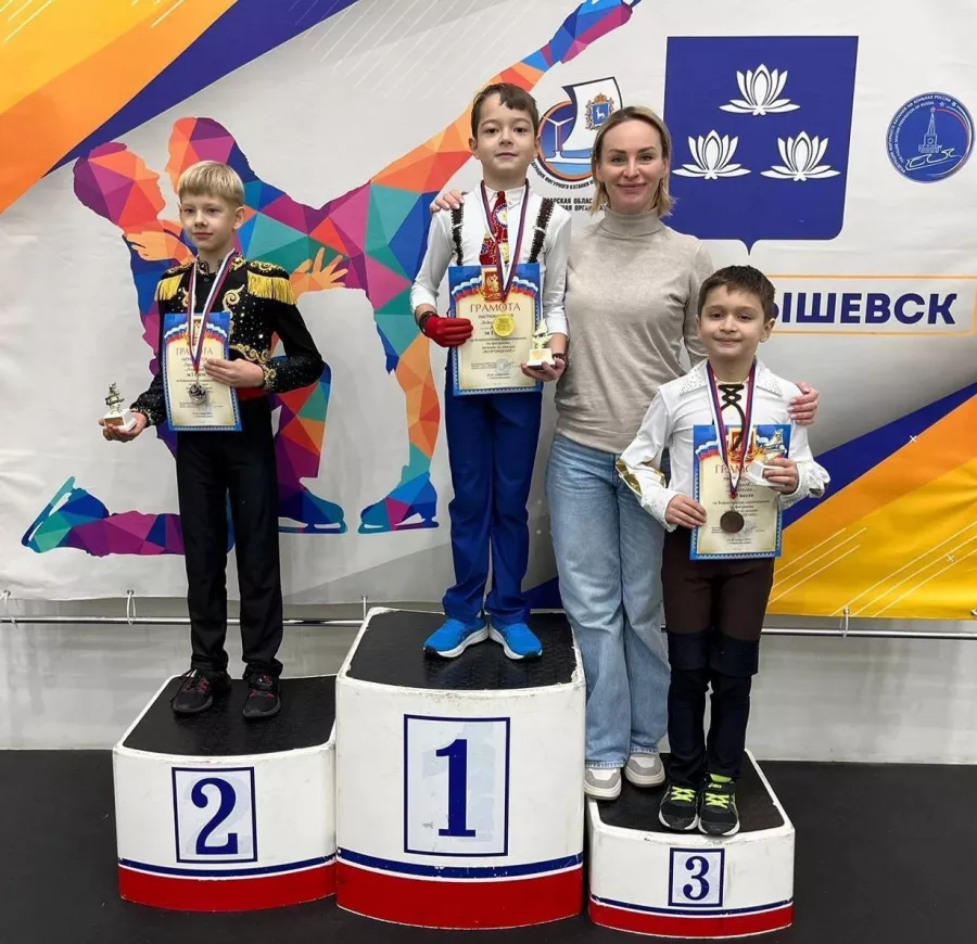 Республиканская спортивная школа олимпийского резерва по фигурному катанию на коньках и шорт-треку в Казани: Каток, Школа, Фигурное катание, Коньки, Зима, Растяжка,