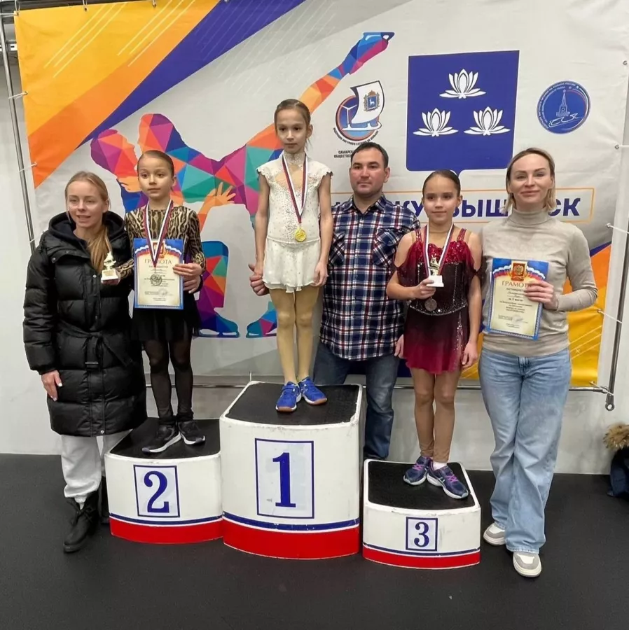 Республиканская спортивная школа олимпийского резерва по фигурному катанию на коньках и шорт-треку в Казани: Каток, Школа, Фигурное катание, Коньки, Зима, Растяжка,