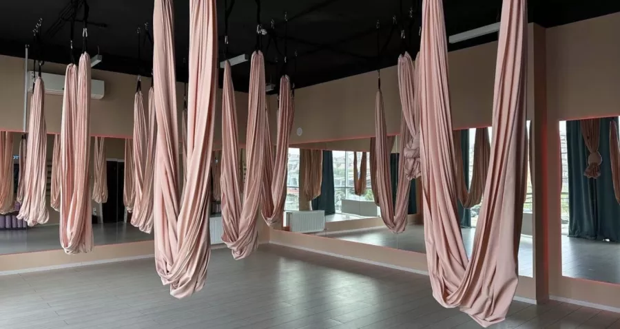 Студия фитнеса, растяжки и танца Stretch House в Краснодаре: Возможны разовые посещения, Зумба, Развиваться, Кроссфит, Йога, Аэробика, Боевые искусства, Стретчинг,