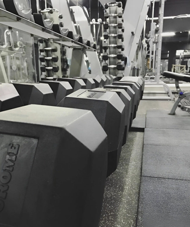 Фитнес-клуб One fit в Краснодаре: Йога, Отдельный женский зал, Танцевальные программы, Детский уголок, Боевые искусства, Пилатес, Стретчинг, Кроссфит,