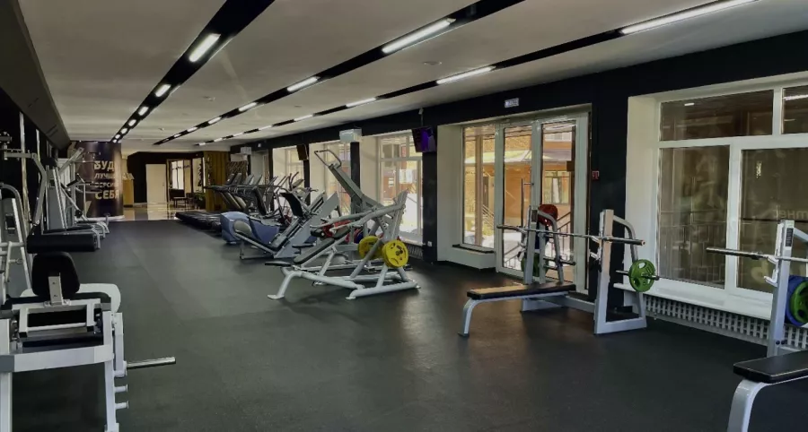 Фитнес-клуб One fit в Краснодаре: Йога, Отдельный женский зал, Танцевальные программы, Детский уголок, Боевые искусства, Пилатес, Стретчинг, Кроссфит,