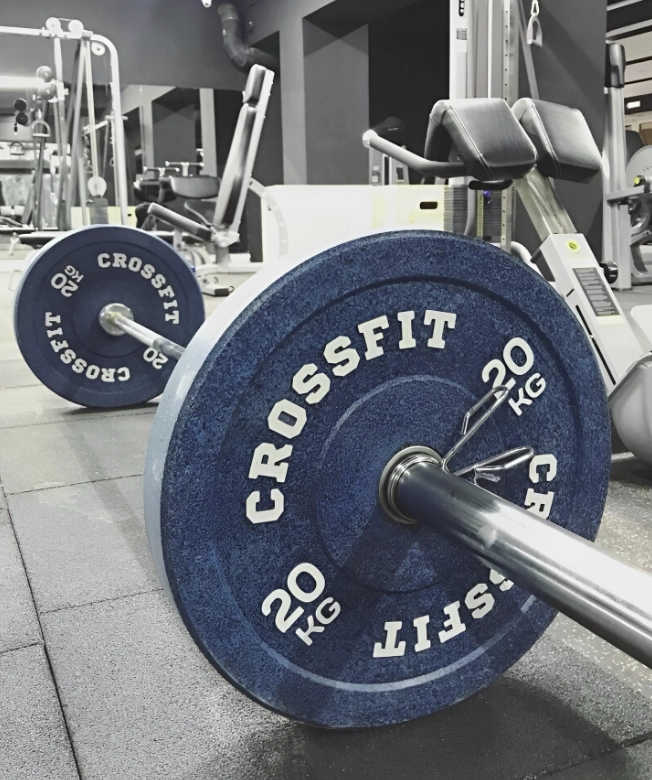 Фитнес-клуб One fit в Краснодаре: Йога, Отдельный женский зал, Танцевальные программы, Детский уголок, Боевые искусства, Пилатес, Стретчинг, Кроссфит,