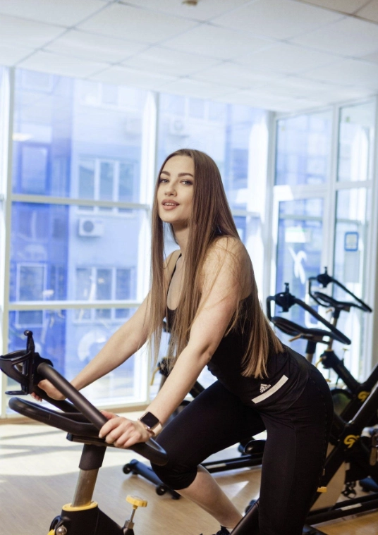 Фитнес-клуб X-fit Солнечный в Краснодаре: Детский уголок, Зумба, Калланетика, Кроссфит, Развиваться, Фитнес, Аэробика, Боевые искусства, Аквааэробика, Йога,