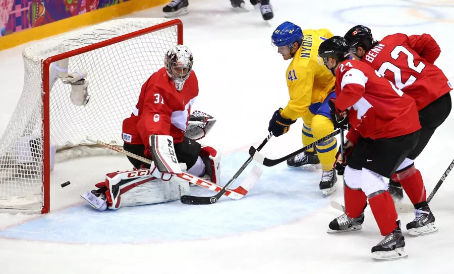 Хоккейный магазин Murom Hockey на Толбухина в Москве: Хоккей, Магазин, Коньки, Лед, Зима, Зимний спорт, Зимнийкостюм, Клюшка,