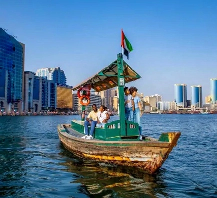 Прогулка на абре по заливу в Дубаи: Trip , Travelling , Board , Abra, Достопримечательности , Абра, Залив, Прогулка По Заливу, Что посетить , Экскурсия,