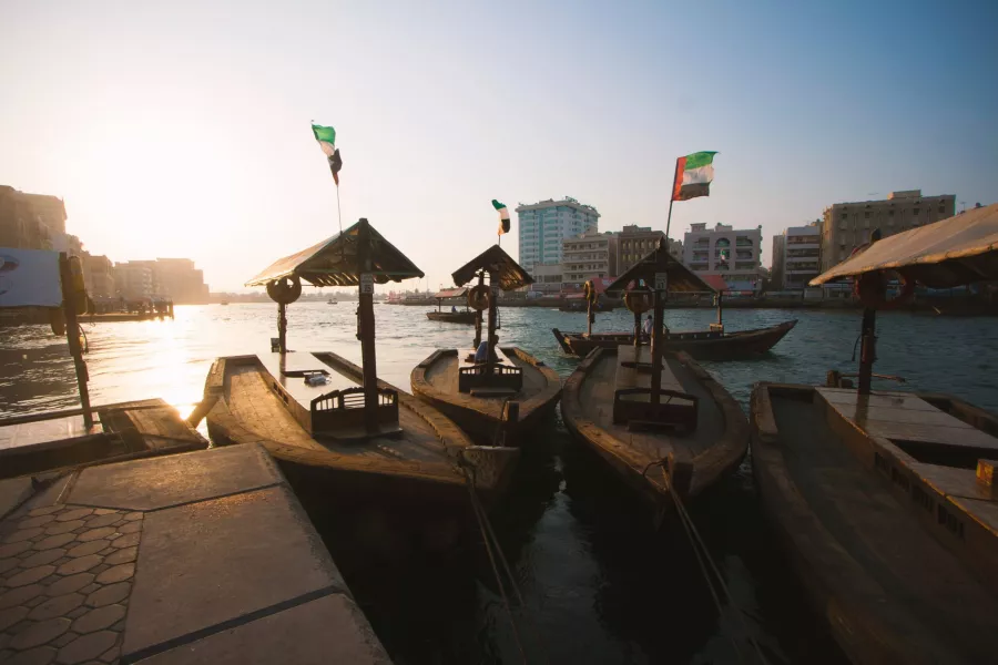 Прогулка на абре по заливу в Дубаи: Trip , Travelling , Board , Abra, Достопримечательности , Абра, Залив, Прогулка По Заливу, Что посетить , Экскурсия,