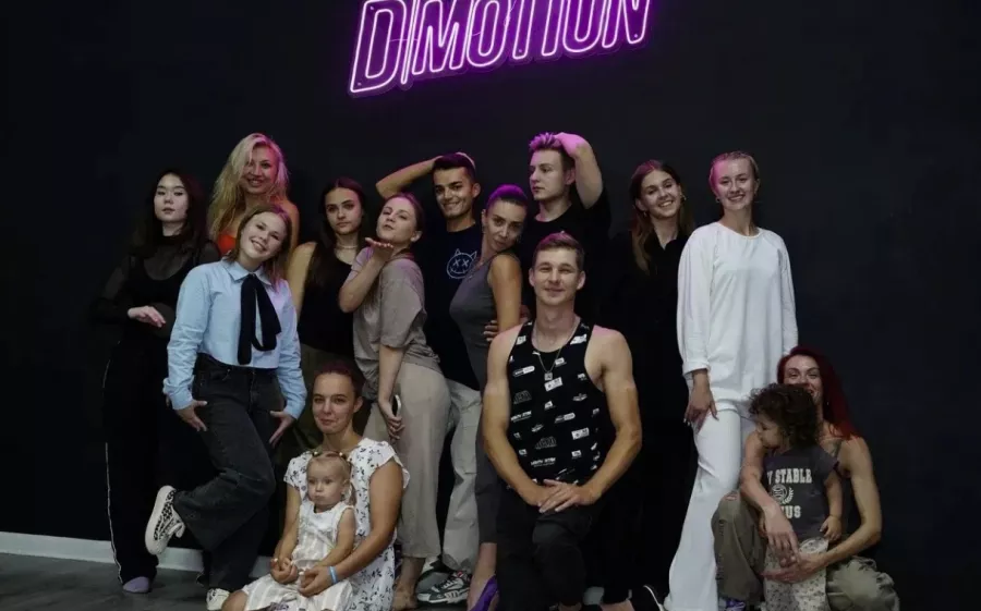 Школа танцев D-mоtion в Краснодаре: High heels, K-pop, Вог, Джаз-фанк, Развиваться, Фитнес, Pole Dance, Детские танцы, Воздушная гимнастика,