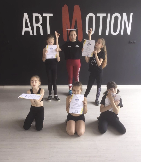 Студия детского развития и танцев Art motion в Краснодаре: Зумба, Вальс, Развиваться, Фитнес, Бодифлекс, Брейк-данс, Боевые искусства, Балет, Йога,