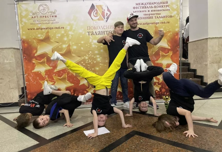 Студия детского развития и танцев Art motion в Краснодаре: Зумба, Вальс, Развиваться, Фитнес, Бодифлекс, Брейк-данс, Боевые искусства, Балет, Йога,