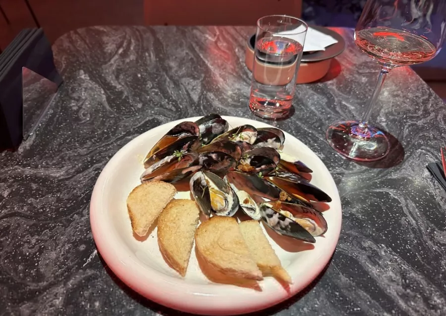 Рыбный ресторан Lure Oyster Bar в Москве: Рыбные заведения, Рыбная кухня, Морепродукты, Покушать, Рыба, Фишмаркет, Банные закуски,