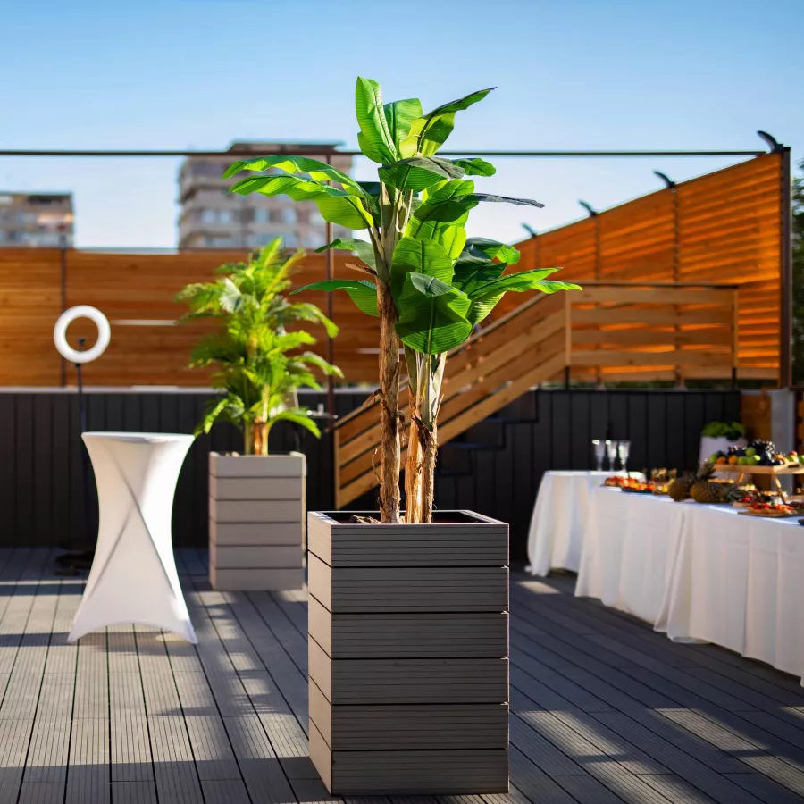 Бассейн Rooftop Beach Allegro в Ереване: Бассейн, Семейный отдых, Отдохнуть вечером, Для свиданий, Бассейн с подогревом, Бар, Для особых случаев, Ресторан,