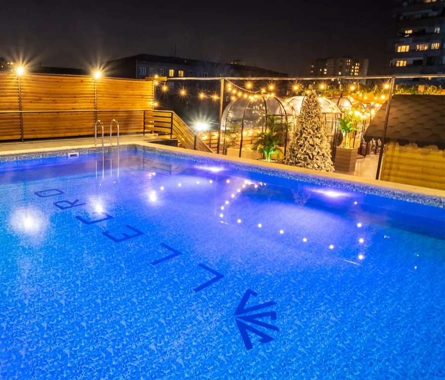 Бассейн Rooftop Beach Allegro в Ереване: Бассейн, Семейный отдых, Отдохнуть вечером, Для свиданий, Бассейн с подогревом, Бар, Для особых случаев, Ресторан,