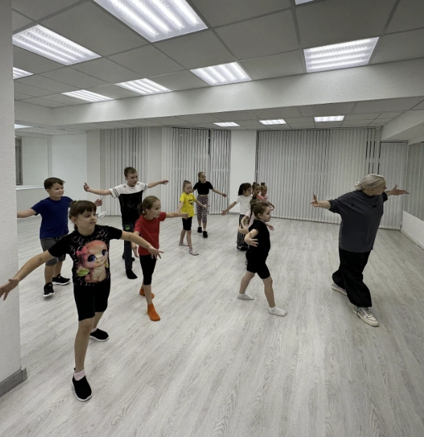 Школа танцев ТСЦ им. Людмилы Арабаджиевой в Краснодаре: Пилатес, High heels, K-pop, Бачата, Вальс, Кундалини, Развиваться, Фитнес, Pole Dance, Хатха, Воздушная гимнастика,