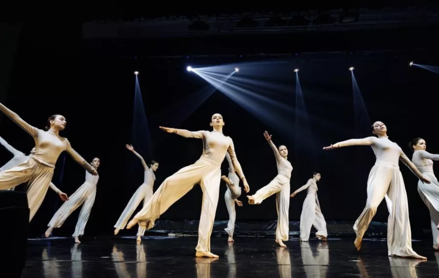 Школа танца и растяжки Vozdyx.dance в Ставрополе: Бачата, Боди-балет, Брейк-данс, Детские танцы, Джаз-модерн, Джаз-фанк, Хатха, Развиваться, Фитнес, Балет,