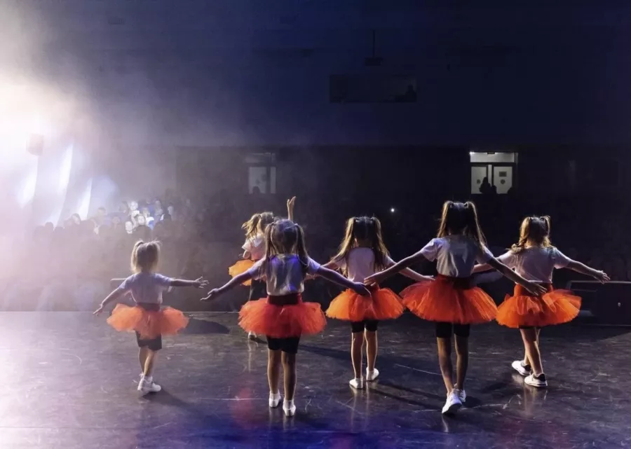 Школа танца и растяжки Vozdyx.dance в Ставрополе: Бачата, Боди-балет, Брейк-данс, Детские танцы, Джаз-модерн, Джаз-фанк, Хатха, Развиваться, Фитнес, Балет,