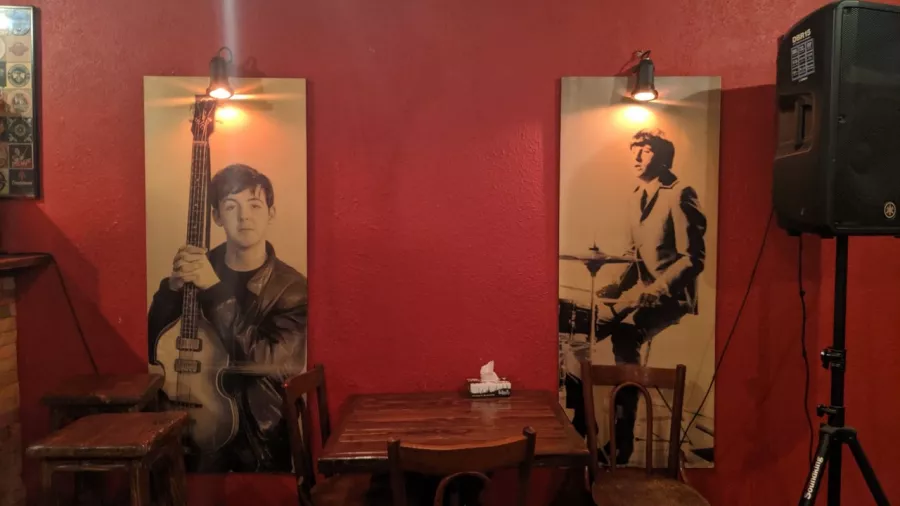 Паб The Beatles в Ереване: Бар, Алкоголь, Бургеры, Живая музыка, Встретиться с друзьями , Отдохнуть вечером, Европейская кухня, Коктейли,