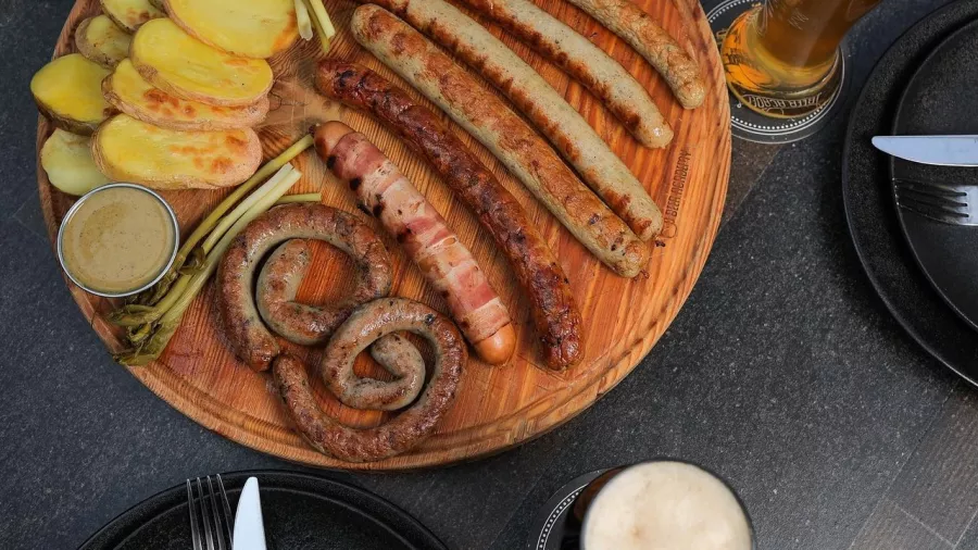 Ресторан Beer Academy Ethnograph в Ереване: Армянская кухня, Европейская кухня, Пиво, Алкоголь, Шашлык, Веранда, Крафтовое пиво, Встретиться с друзьями, Отдохнуть вечером,