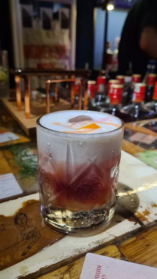 Бар ODD Fashioned в Ереване: Алкоголь, Коктейли, Авторские коктейли, Отдохнуть вечером, Бар, Встретиться с друзьями,