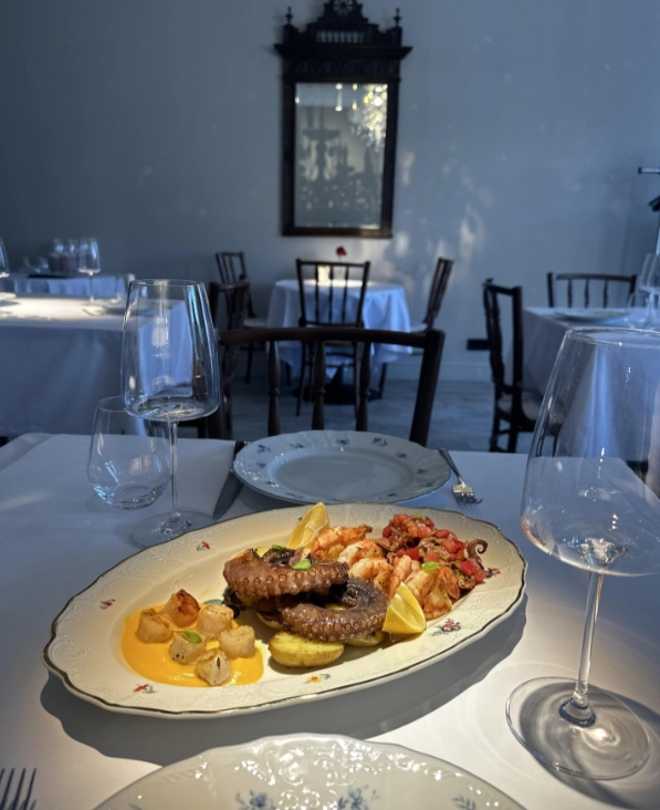 Ресторан Avgust на Бауманской в Москве: Баня, Рыба, Морепродукты, Рыбная кухня,