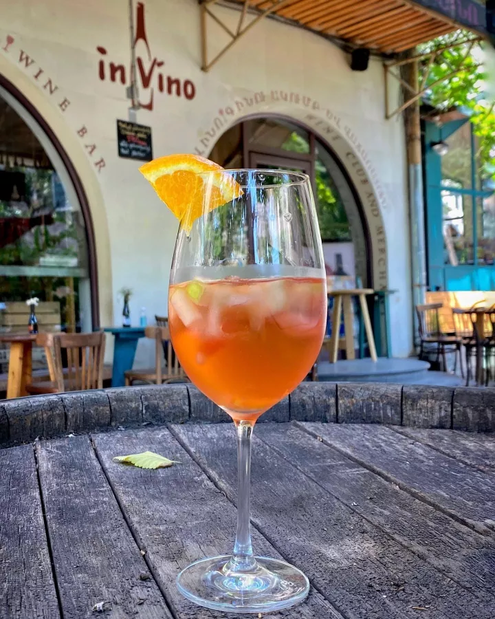 Винный бар In Vino в Ереване: Вино, Дигустации, Алкоголь, Веранда, Art-мероприятия, Отдохнуть вечером, Встретиться с друзьями,