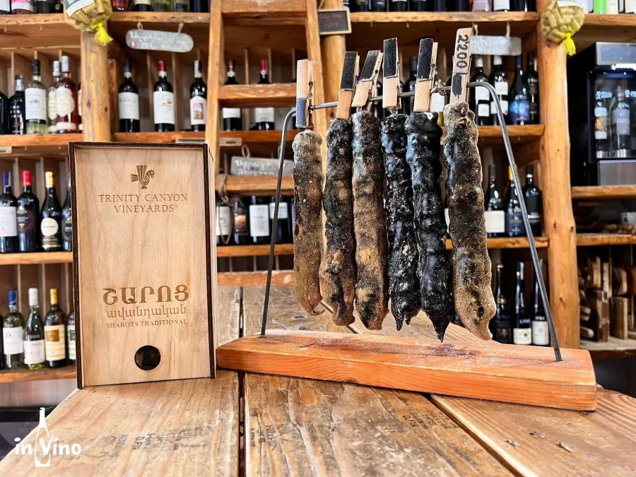 Винный бар In Vino в Ереване: Вино, Дигустации, Алкоголь, Веранда, Art-мероприятия, Отдохнуть вечером, Встретиться с друзьями,