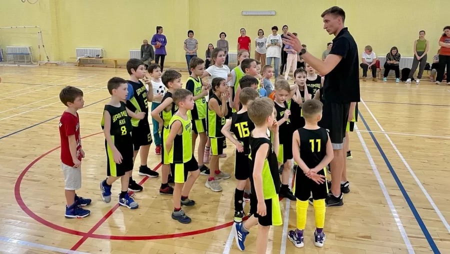 Детская баскетбольная секция Уралмаш Kids на Бебеле в Екатеринбурге: Баскетбол, Зал, Мяч, Игра, Баскетболист, Баскетбольное кольцо, Тренер, Тренировка,