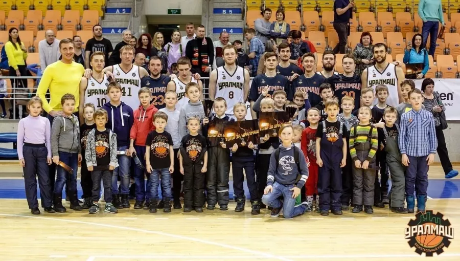Детская баскетбольная секция Уралмаш Kids на Бебеле в Екатеринбурге: Баскетбол, Зал, Мяч, Игра, Баскетболист, Баскетбольное кольцо, Тренер, Тренировка,