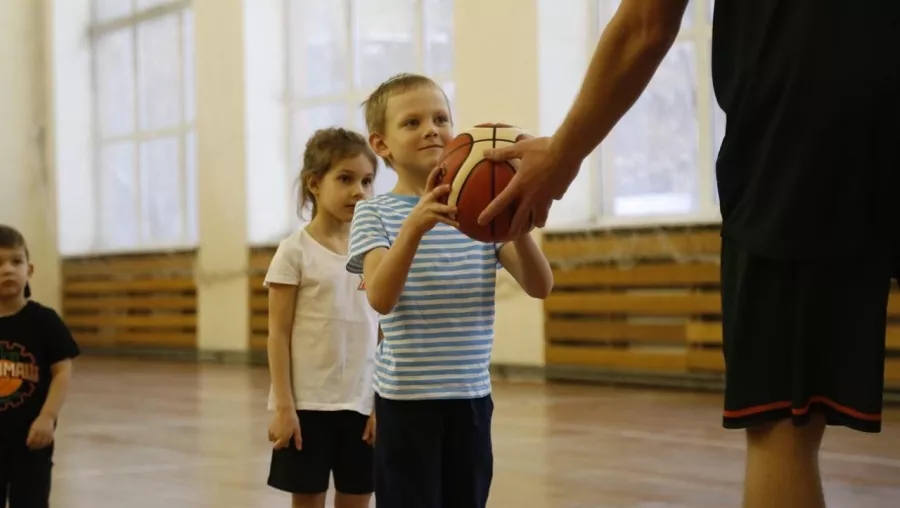 Детская баскетбольная секция Уралмаш Kids на Бебеле в Екатеринбурге: Баскетбол, Зал, Мяч, Игра, Баскетболист, Баскетбольное кольцо, Тренер, Тренировка,